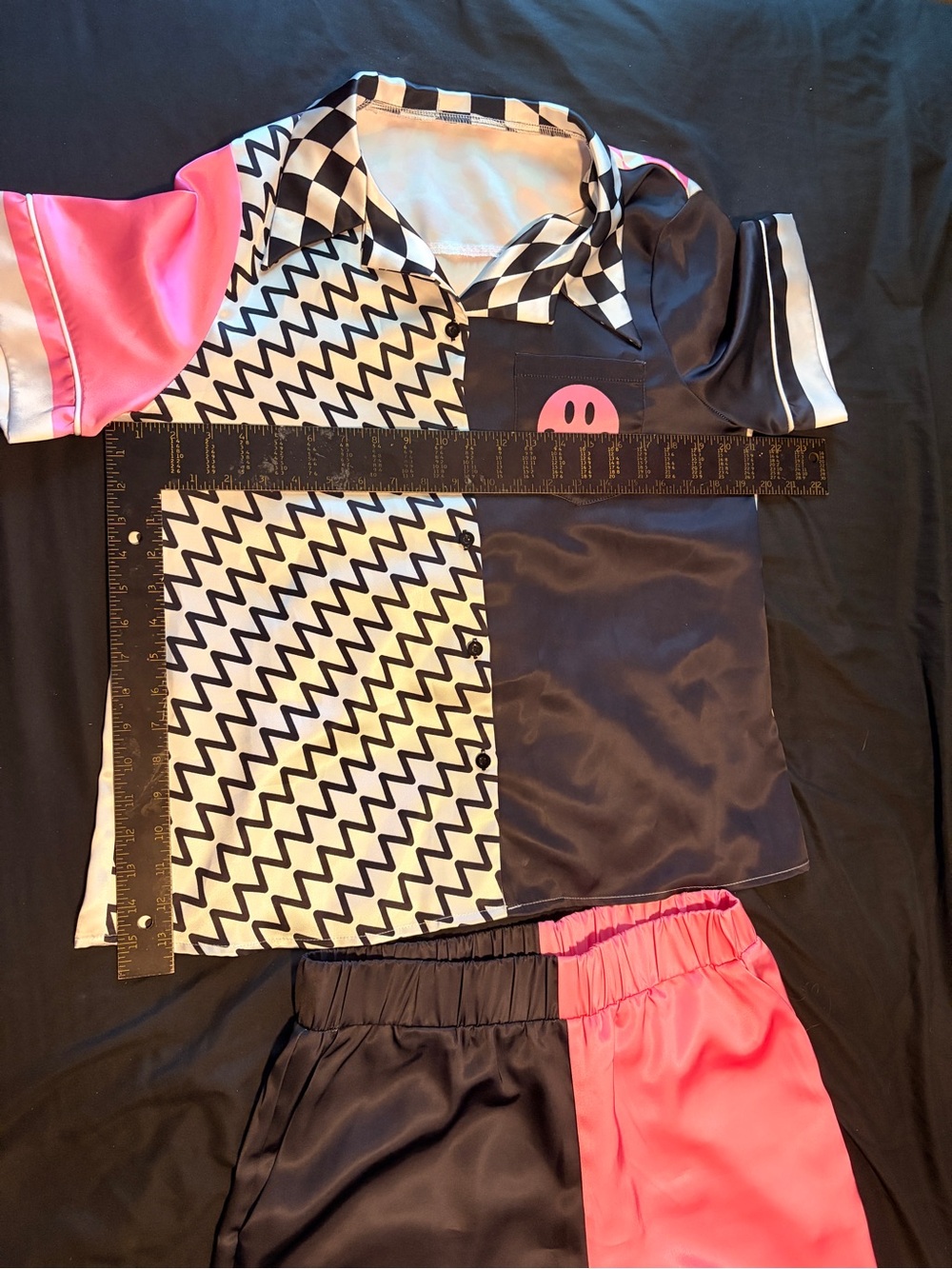 WKND Chasers — Zigzag Checkerboard Smiley Pajama Set - Black & Pink — LARGE - Picture 5 of 7